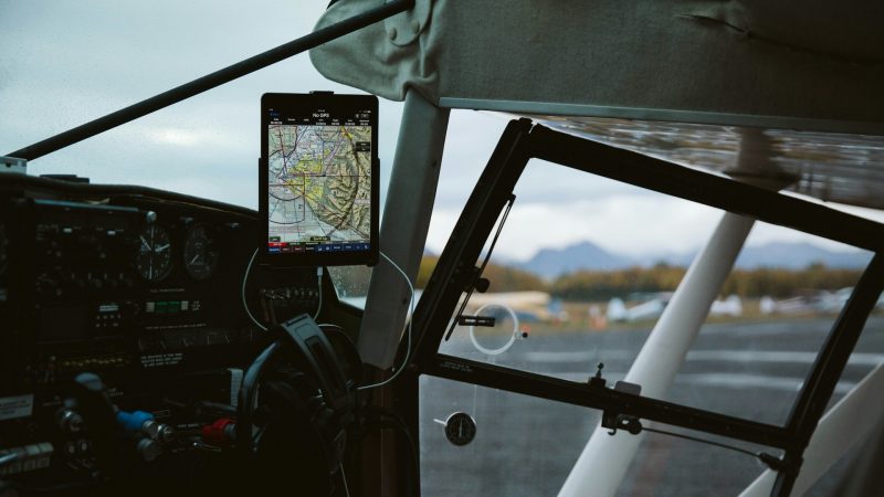 Quel est le meilleur traceur GPS pour voiture et moto en 2025 ?
